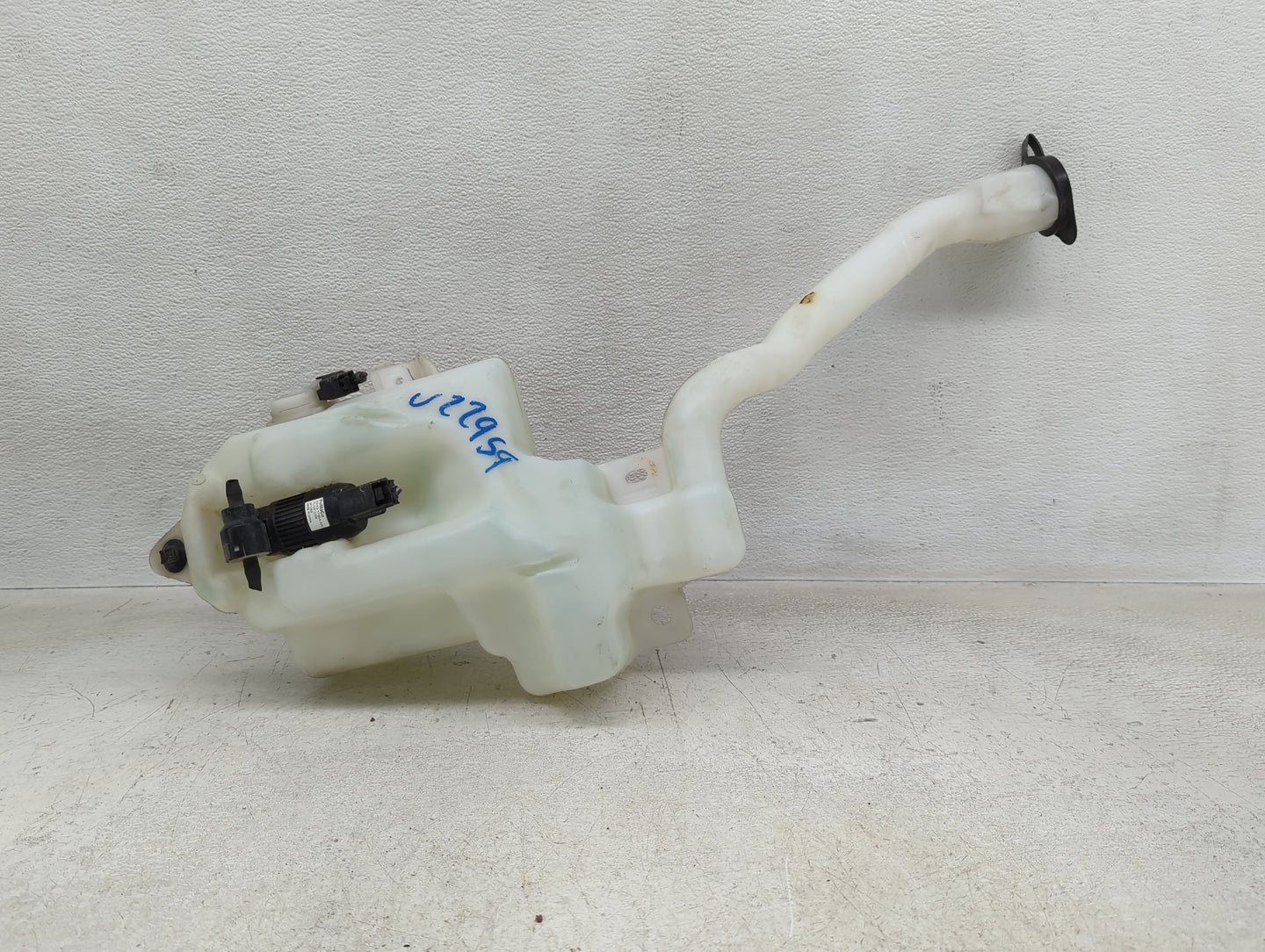 2013-2016 Ford Flex Windshield Washer Fluid Reservoir Bottle Oem - Oemusedautoparts1.com