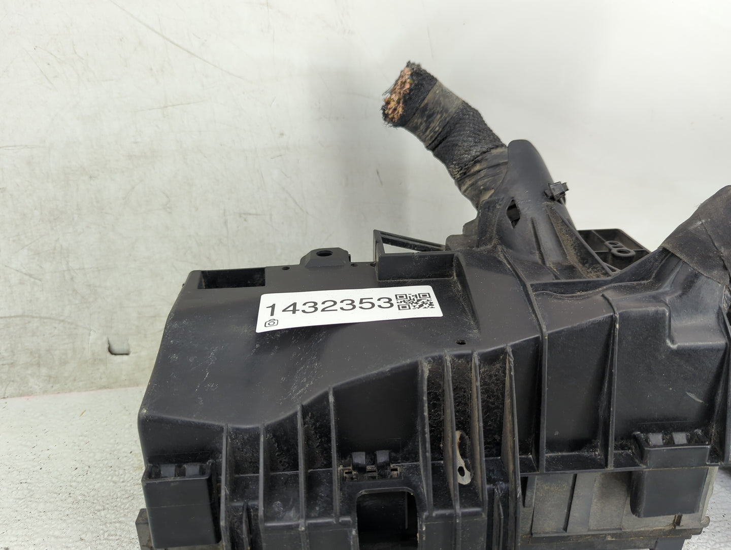 2013-2015 Ford Flex Fusebox Fuse Box Panel Relay Module P/N:DG1T-14A003-BA Fits Fits 2013 2014 2015 OEM Used Auto Parts - Oe