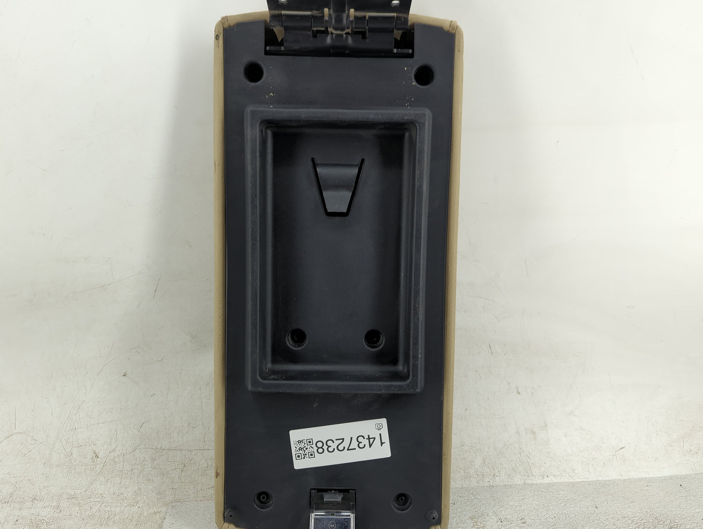 2013 Ford Flex Center Console Armrest Cover Lid Fits OEM Used Auto Parts - Oemusedautoparts1.com