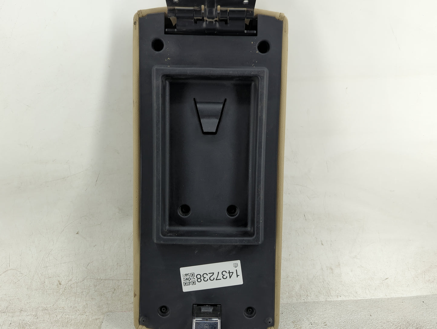 2013 Ford Flex Center Console Armrest Cover Lid Fits OEM Used Auto Parts - Oemusedautoparts1.com