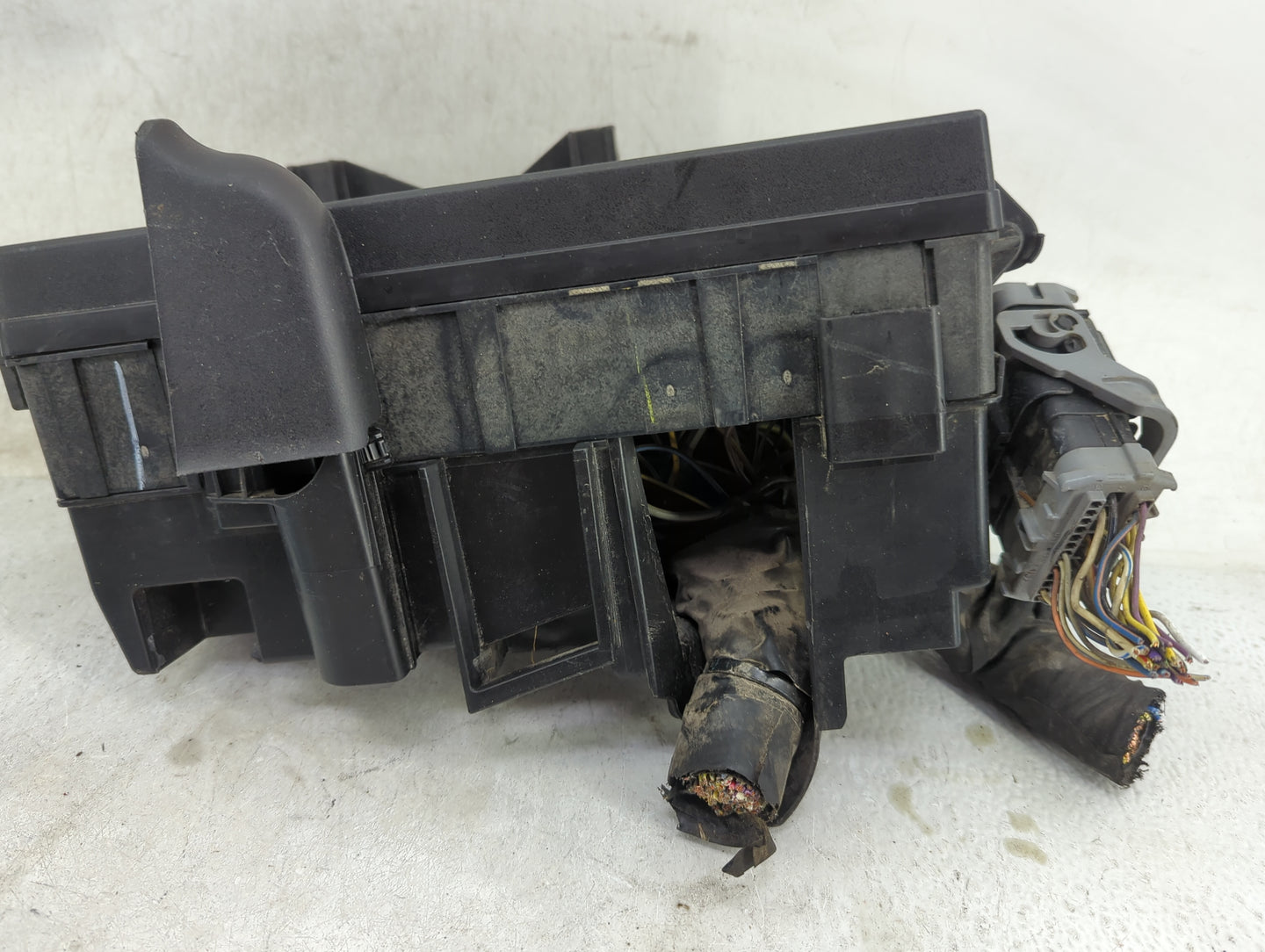 2013-2015 Ford Flex Fusebox Fuse Box Panel Relay Module P/N:DG1T-14A003-BA Fits Fits 2013 2014 2015 OEM Used Auto Parts - Oe