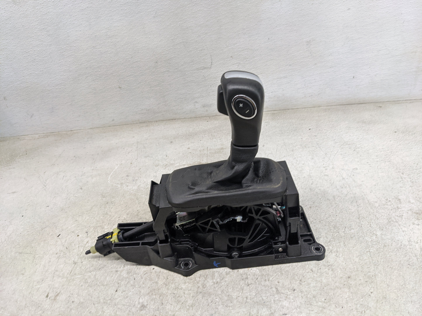 2013 Ford Flex Floor Console Assembly Shifter - Oemusedautoparts1.com