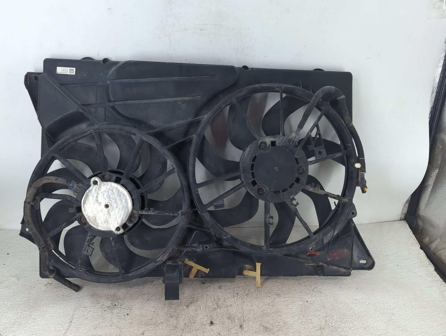 2013-2019 Ford Flex Electric Radiator Cooling Fan Motor Assembly P/N:DA83-8C607-AC Fits Fits 2013 2014 2015 2016 2017 2018 2