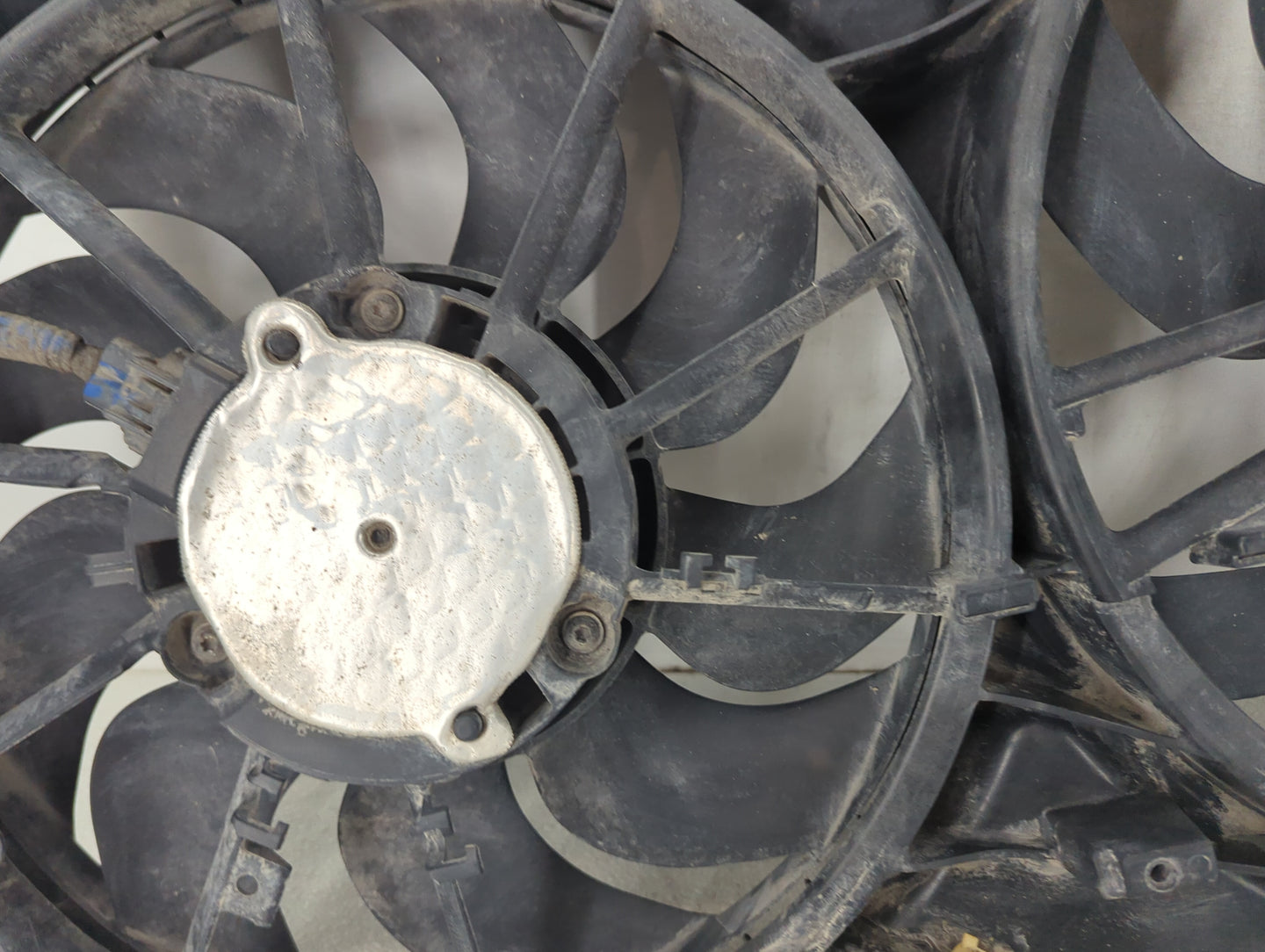 2013-2019 Ford Flex Electric Radiator Cooling Fan Motor Assembly P/N:DA83-8C607-AC Fits Fits 2013 2014 2015 2016 2017 2018 2