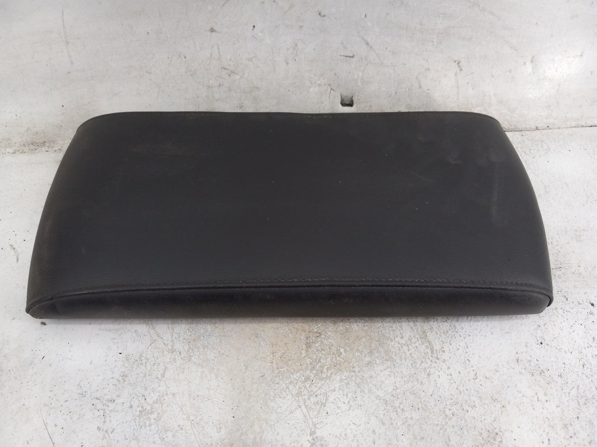 2013 Ford Flex Center Console Armrest Cover Lid P/N:DA8X-74045C74-AA35B8 D471F5B81593 Fits OEM Used Auto Parts - Oemusedauto