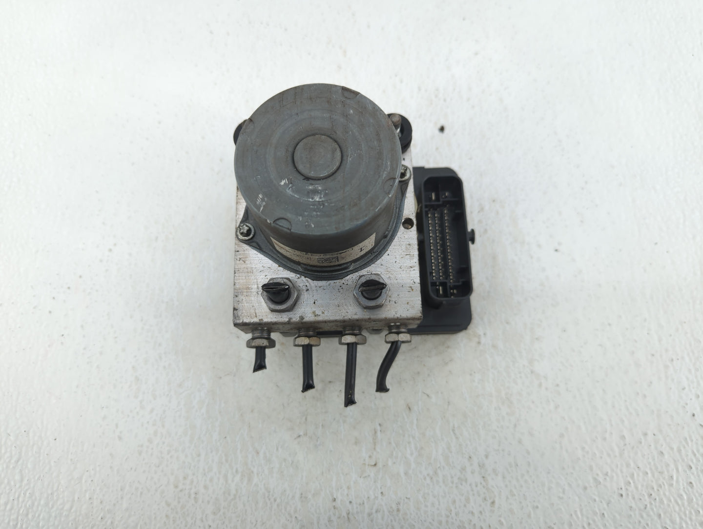 2013-2014 Ford Flex ABS Pump Control Module Replacement P/N:DA83-2C405-BA Fits Fits 2013 2014 OEM Used Auto Parts - Oemuseda