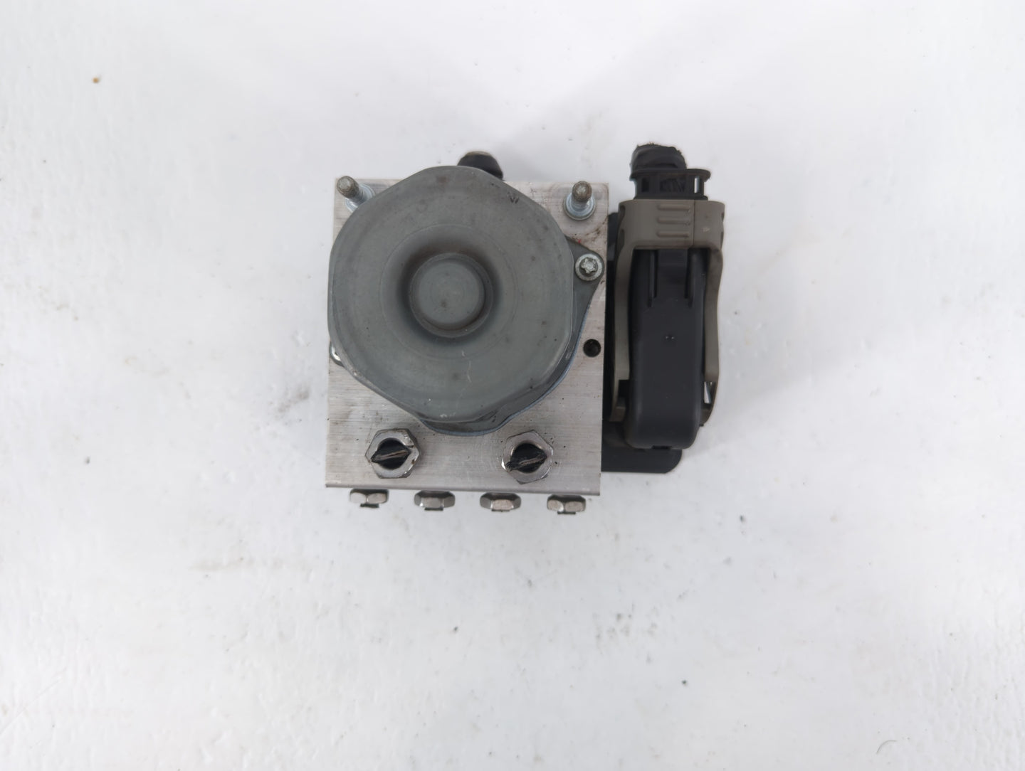 2013-2014 Ford Flex ABS Pump Control Module Replacement P/N:DA83-2C405-A Fits Fits 2013 2014 OEM Used Auto Parts - Oemusedau