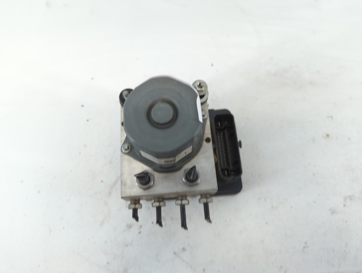 2013-2014 Ford Flex ABS Pump Control Module Replacement P/N:DA83-2C405-AE Fits Fits 2013 2014 OEM Used Auto Parts - Oemuseda