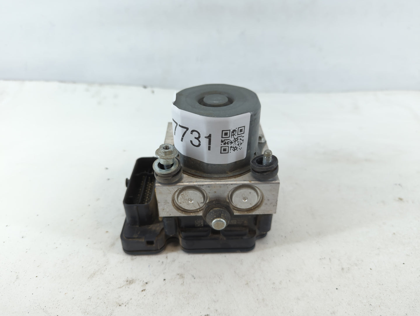 2013-2014 Ford Flex ABS Pump Control Module Replacement P/N:DA83-2C405-AE Fits Fits 2013 2014 OEM Used Auto Parts - Oemuseda