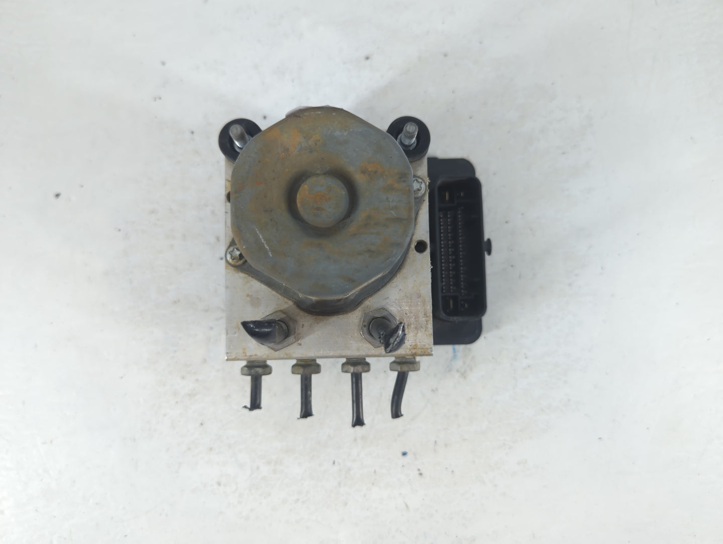 2013-2014 Ford Flex ABS Pump Control Module Replacement P/N:DA83-2C405-A Fits Fits 2013 2014 OEM Used Auto Parts - Oemusedau