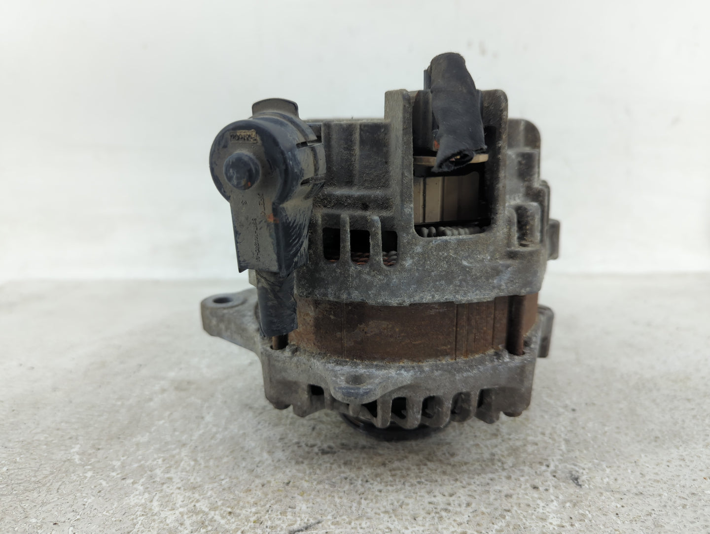 2013 Ford Flex Alternator Replacement Generator Charging Assembly Engine OEM Fits OEM Used Auto Parts - Oemusedautoparts1.co