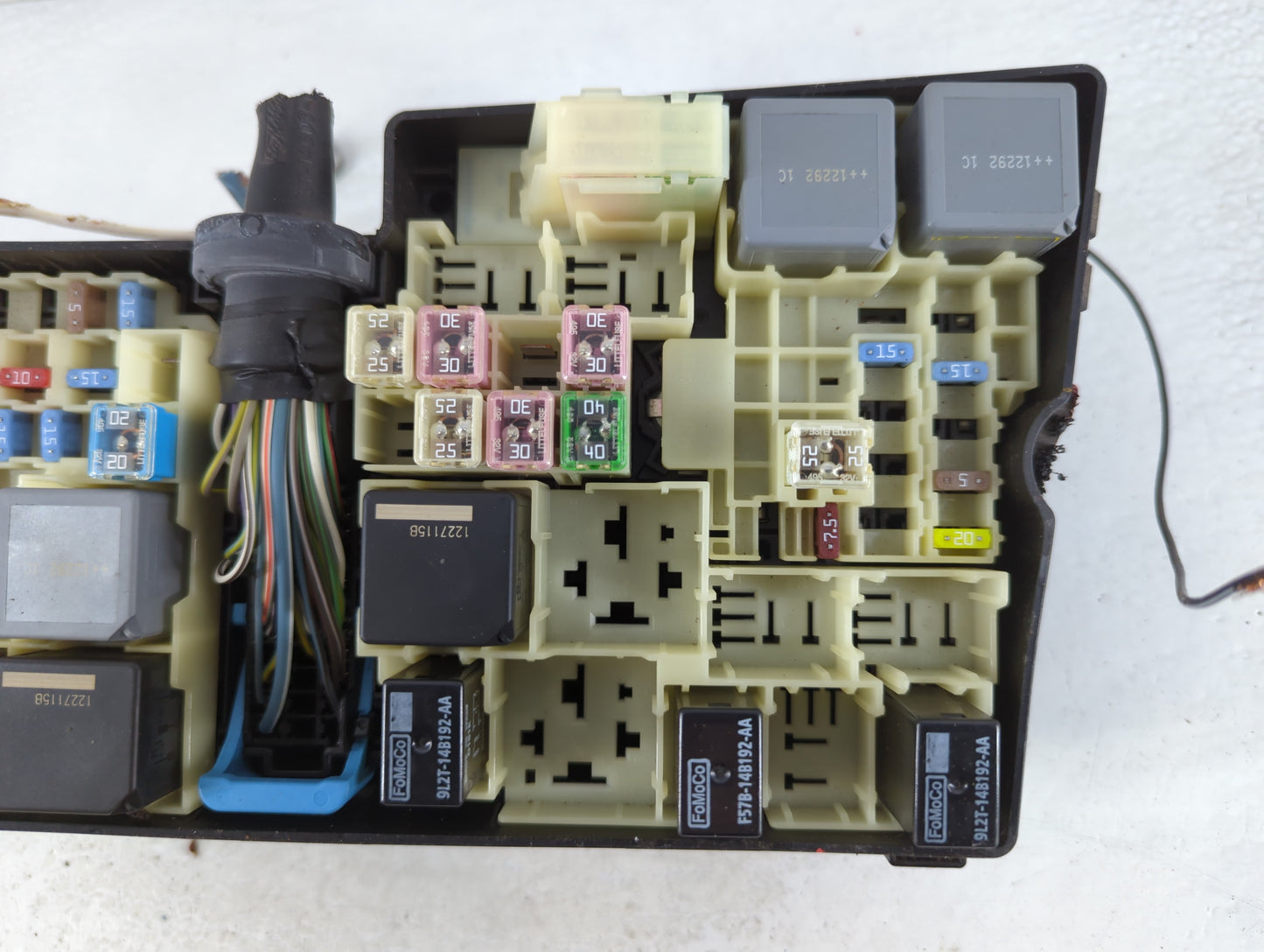 2012-2014 Ford Focus Fusebox Fuse Box Panel Relay Module P/N:AV6T-14A067-AC Fits Fits 2012 2013 2014 OEM Used Auto Parts - O