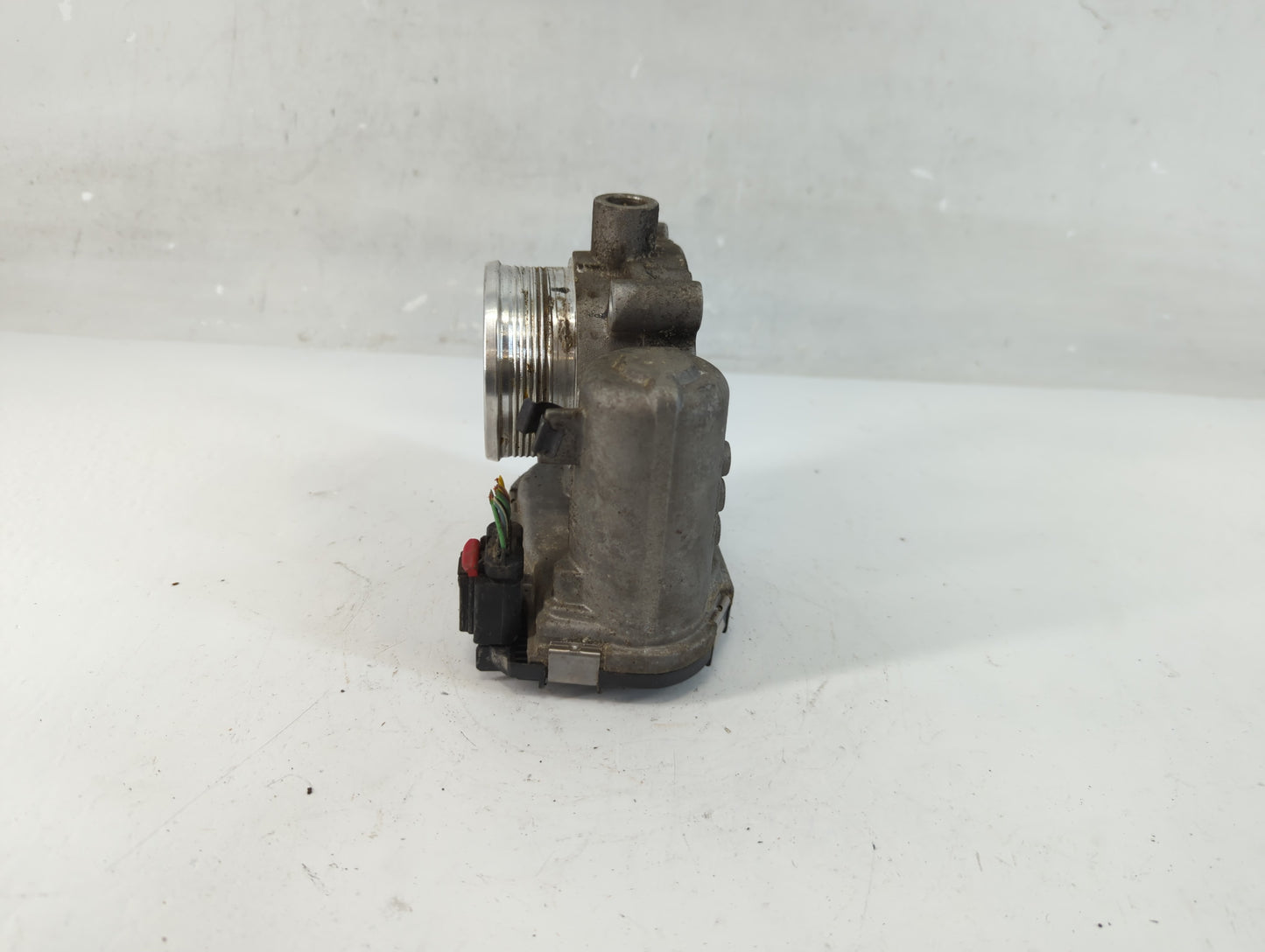 2012-2013 Ford Focus Throttle Body P/N:CM5E 9F991 AD Fits Fits 2012 2013 2014 2015 2016 2017 OEM Used Auto Parts - Oemusedau