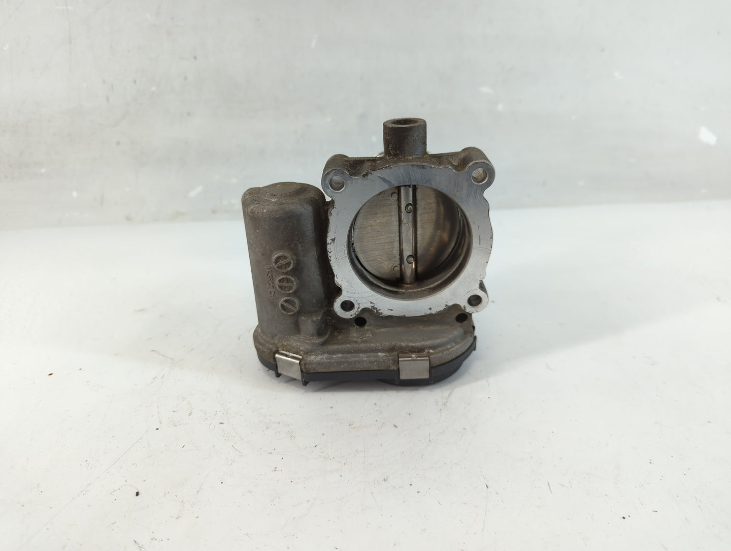 2012-2013 Ford Focus Throttle Body P/N:CM5E 9F991 AD Fits Fits 2012 2013 2014 2015 2016 2017 OEM Used Auto Parts - Oemusedau