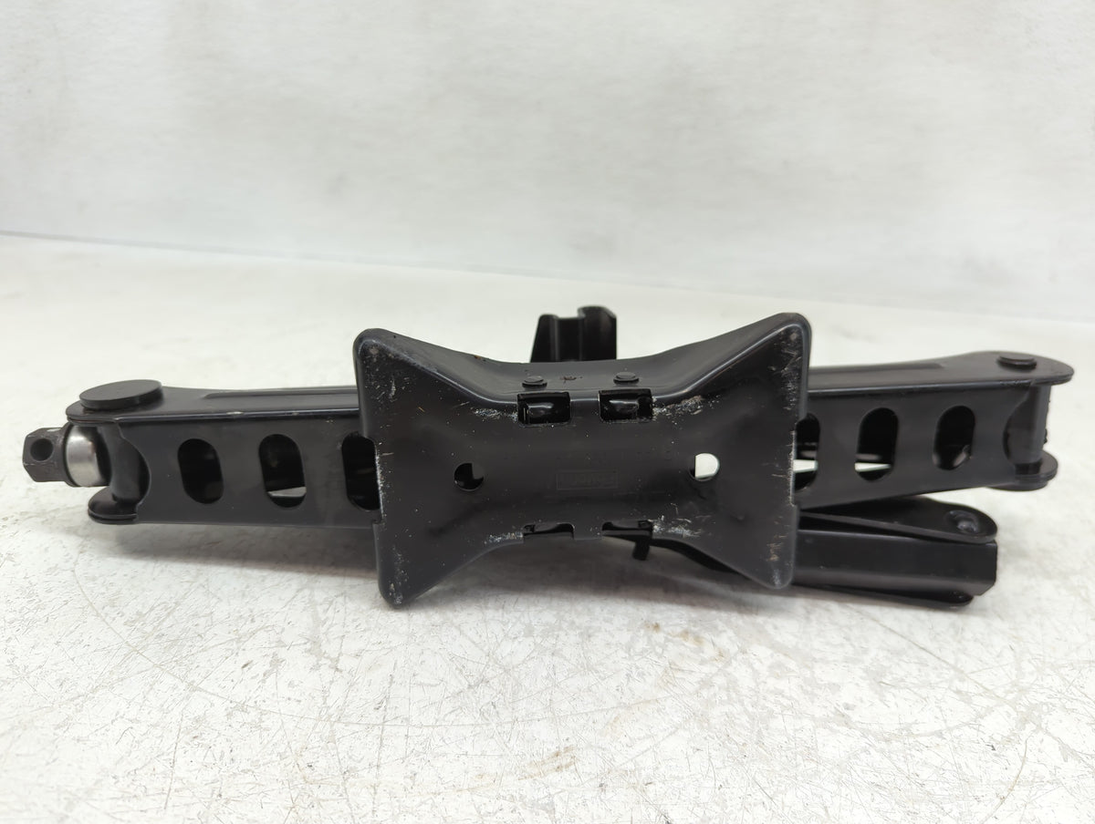 Ford Focus Spare Scissor Car Jack 1089891 - Oemusedautoparts1.com