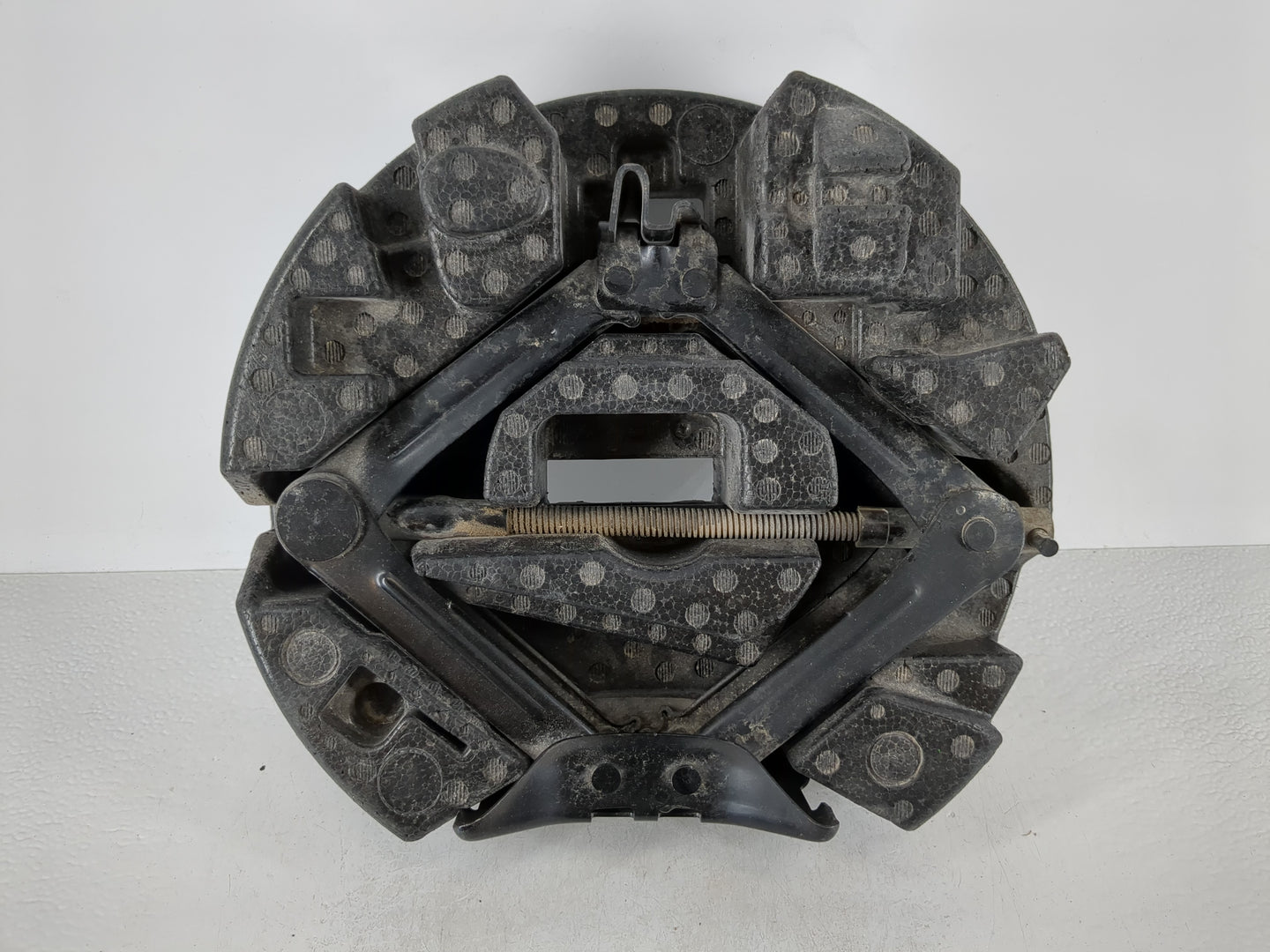 2013 Ford Focus Spare Scissor Car Jack - Oemusedautoparts1.com
