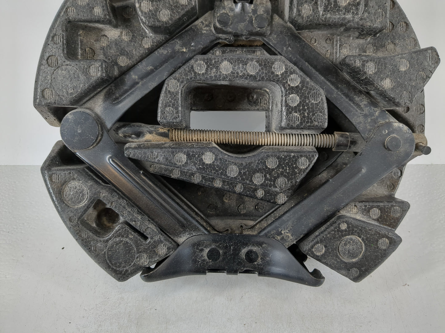 2013 Ford Focus Spare Scissor Car Jack - Oemusedautoparts1.com
