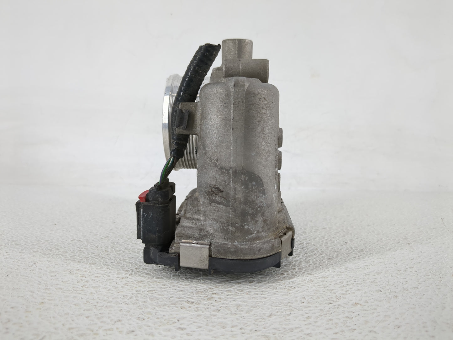 2012-2013 Ford Focus Throttle Body P/N:CM5E 9F991 AD DS7E-9F991-BB Fits Fits 2012 2013 2014 2015 2016 2017 OEM Used Auto Par