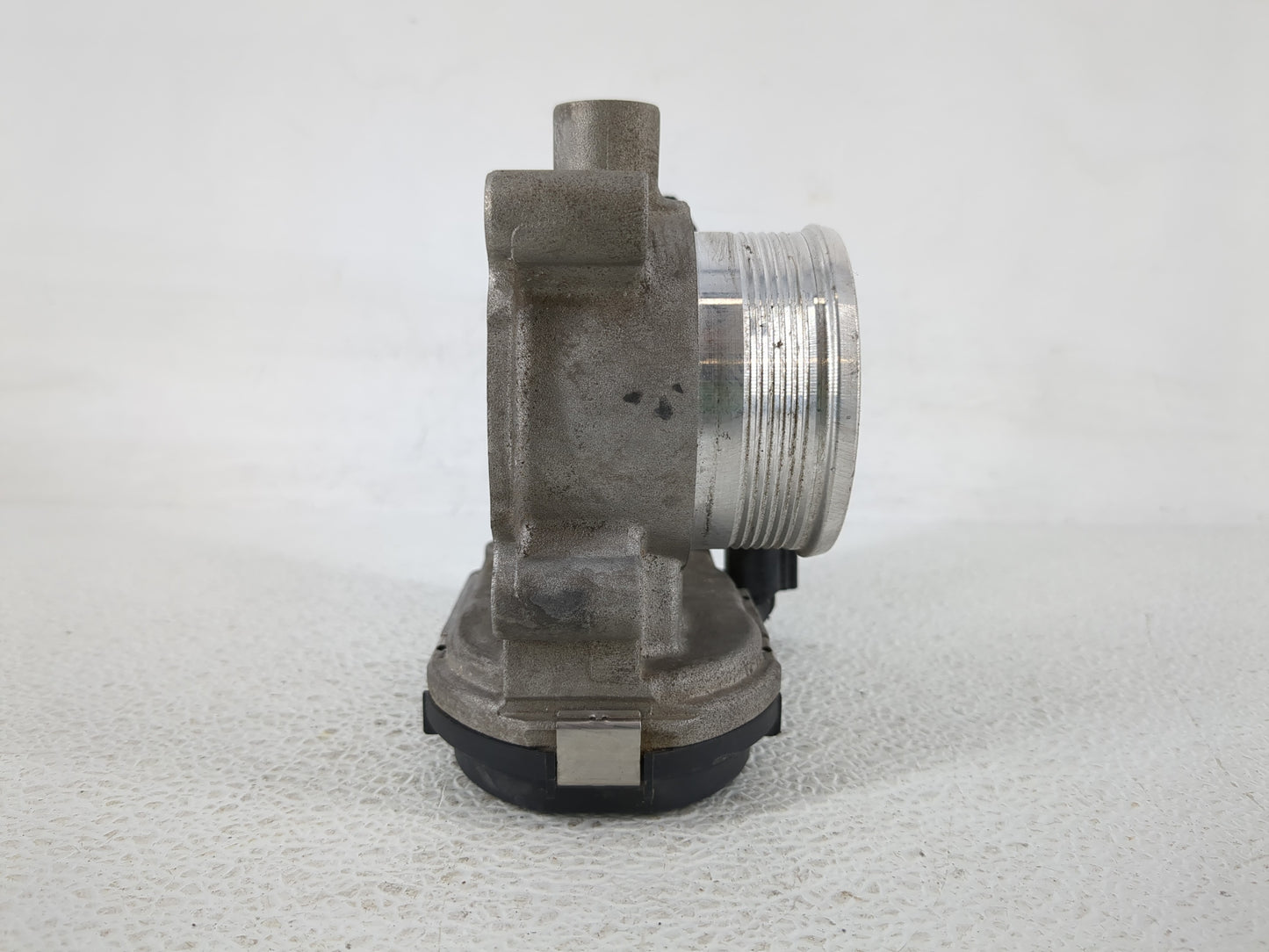 2012-2013 Ford Focus Throttle Body P/N:CM5E 9F991 AD DS7E-9F991-BB Fits Fits 2012 2013 2014 2015 2016 2017 OEM Used Auto Par