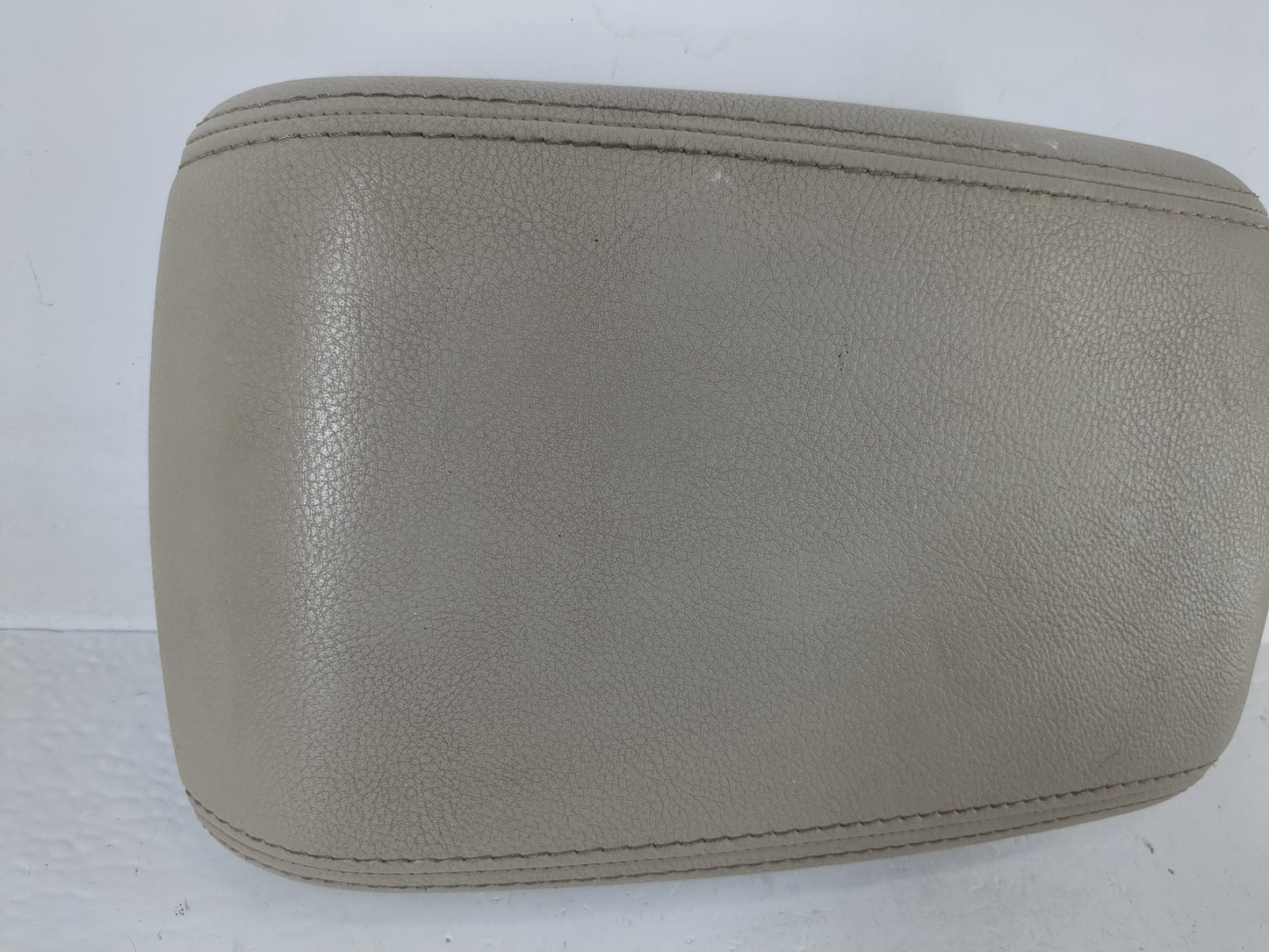 2012-2014 Ford Focus Center Console Armrest Cover Lid P/N:1080225X-10-MS Fits Fits 2012 2013 2014 OEM Used Auto Parts - Oemu