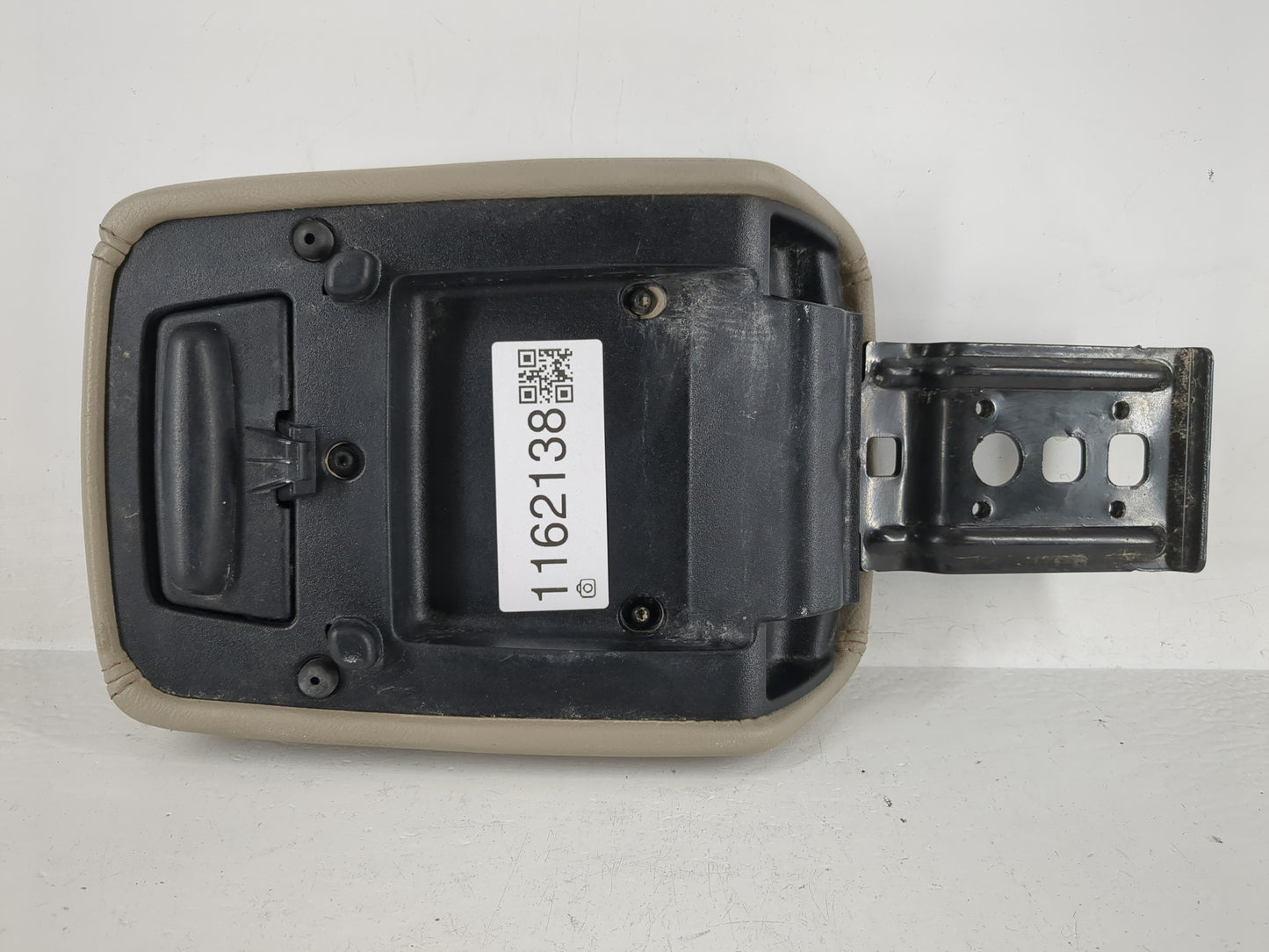 2012-2014 Ford Focus Center Console Armrest Cover Lid P/N:1080225X-10-MS Fits Fits 2012 2013 2014 OEM Used Auto Parts - Oemu
