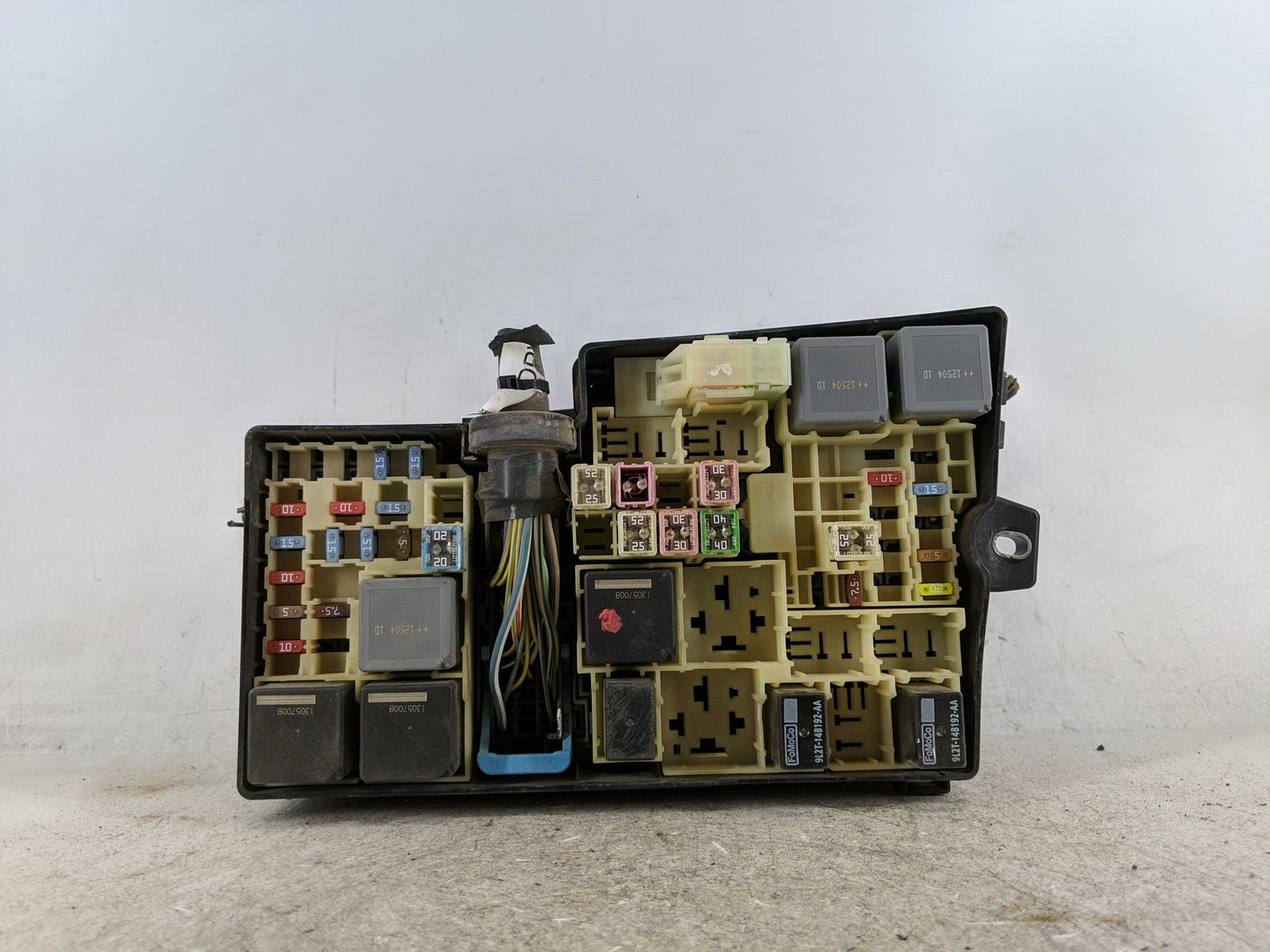 2012-2014 Ford Focus Fusebox Fuse Box Panel Relay Module P/N:AV6T-14A142-AB AV6T-14A076-AB Fits Fits 2012 2013 2014 OEM Used