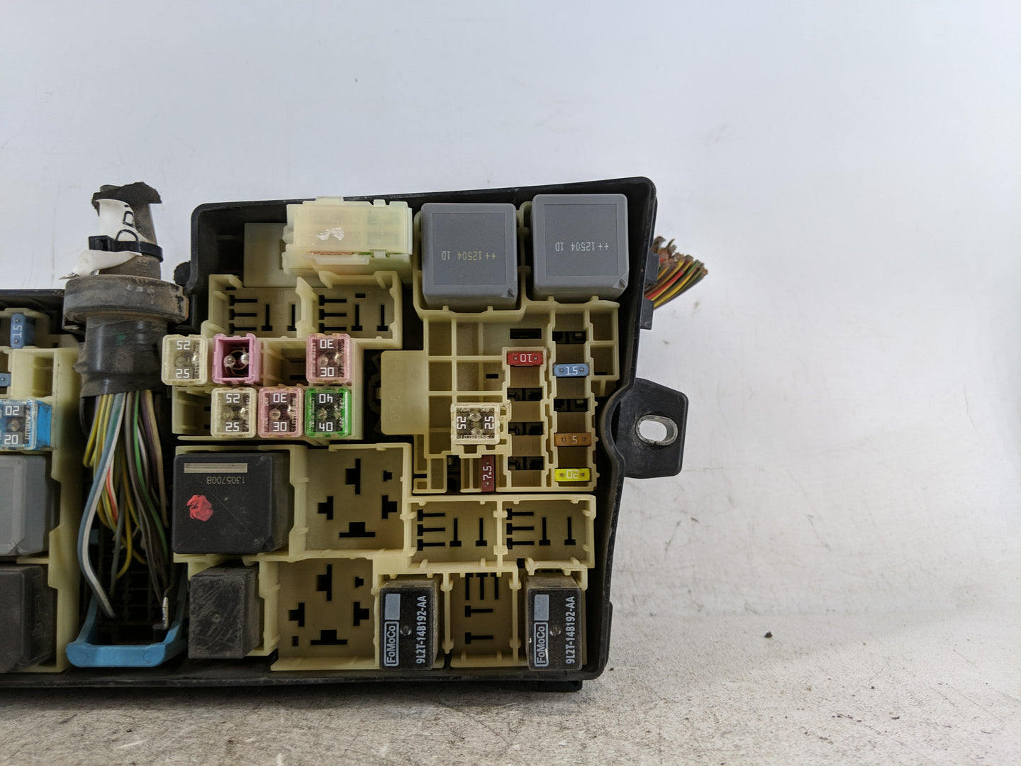 2012-2014 Ford Focus Fusebox Fuse Box Panel Relay Module P/N:AV6T-14A142-AB AV6T-14A076-AB Fits Fits 2012 2013 2014 OEM Used