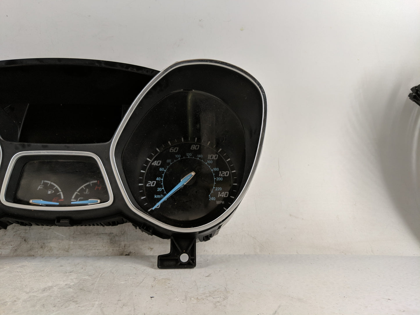 2013-2014 Ford Focus Instrument Cluster Speedometer Gauges P/N:CM5T-10849-CTC Fits Fits 2013 2014 OEM Used Auto Parts - Oemu