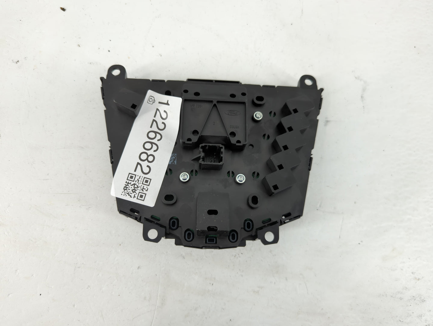 2013-2014 Ford Focus Radio AM FM Cd Player Receiver Replacement P/N:DM5T18K811KA Fits Fits 2013 2014 OEM Used Auto Parts - O