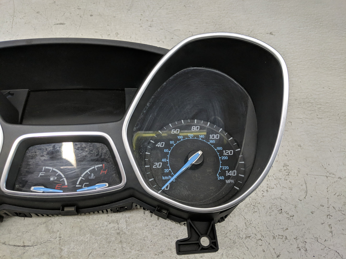 2013-2014 Ford Focus Instrument Cluster Speedometer Gauges P/N:CM5T-10849-CTB Fits Fits 2013 2014 OEM Used Auto Parts - Oemu