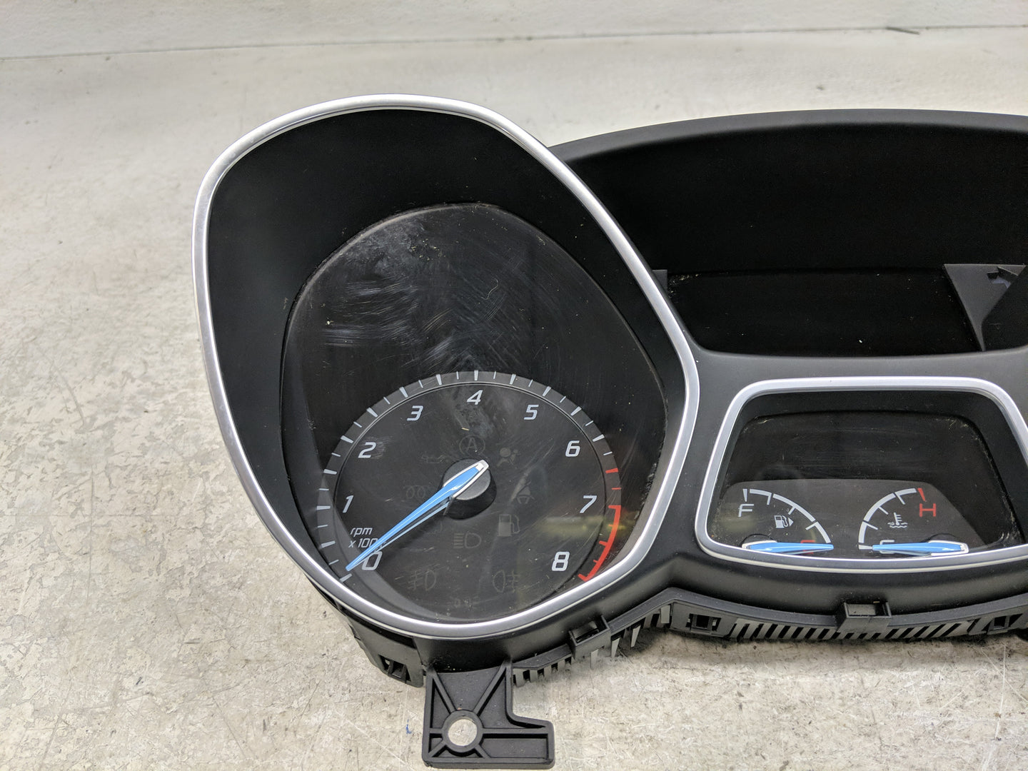 2013-2014 Ford Focus Instrument Cluster Speedometer Gauges P/N:CM5T-10849-CTC Fits Fits 2013 2014 OEM Used Auto Parts - Oemu