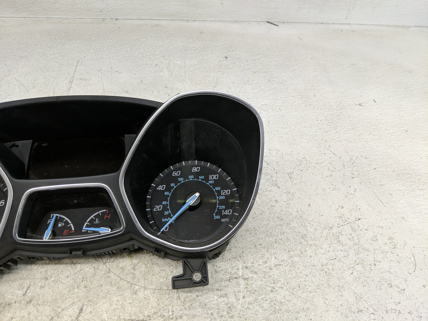 2013-2014 Ford Focus Instrument Cluster Speedometer Gauges P/N:CM5T-10849-CTC Fits Fits 2013 2014 OEM Used Auto Parts - Oemu