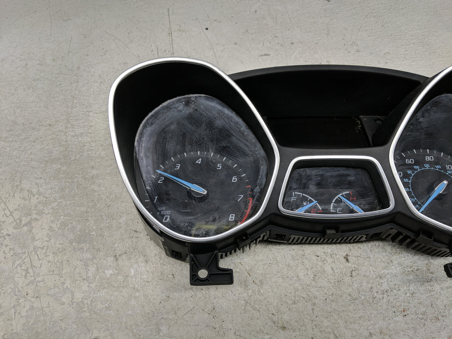 2013-2014 Ford Focus Instrument Cluster Speedometer Gauges P/N:CM5T-10849-CTC Fits Fits 2013 2014 OEM Used Auto Parts - Oemu