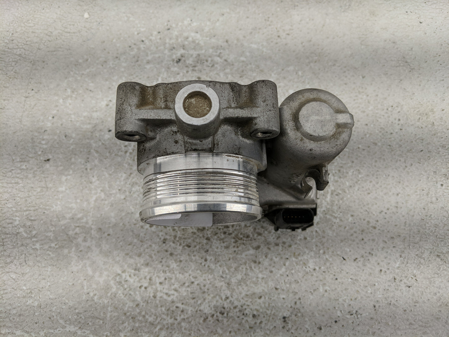 2012-2013 Ford Focus Throttle Body P/N:0 280 750 585 Fits Fits 2012 2013 2014 2015 2016 2017 OEM Used Auto Parts - Oemusedau