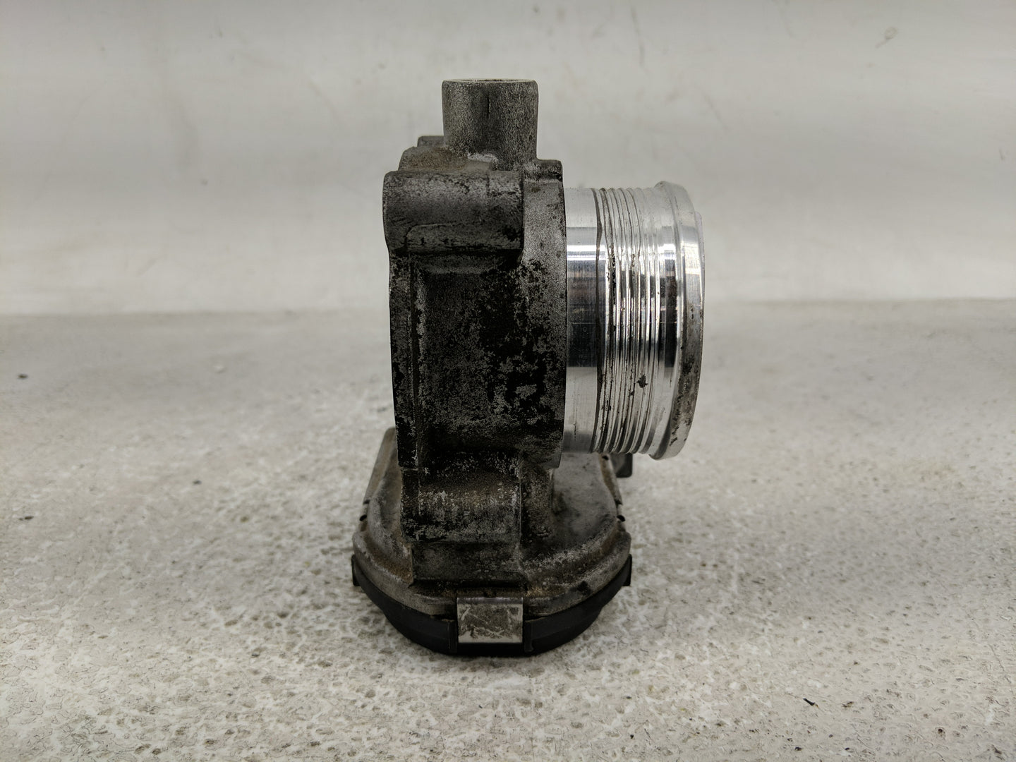2012-2013 Ford Focus Throttle Body P/N:0 280 750 585 Fits Fits 2012 2013 2014 2015 2016 2017 OEM Used Auto Parts - Oemusedau