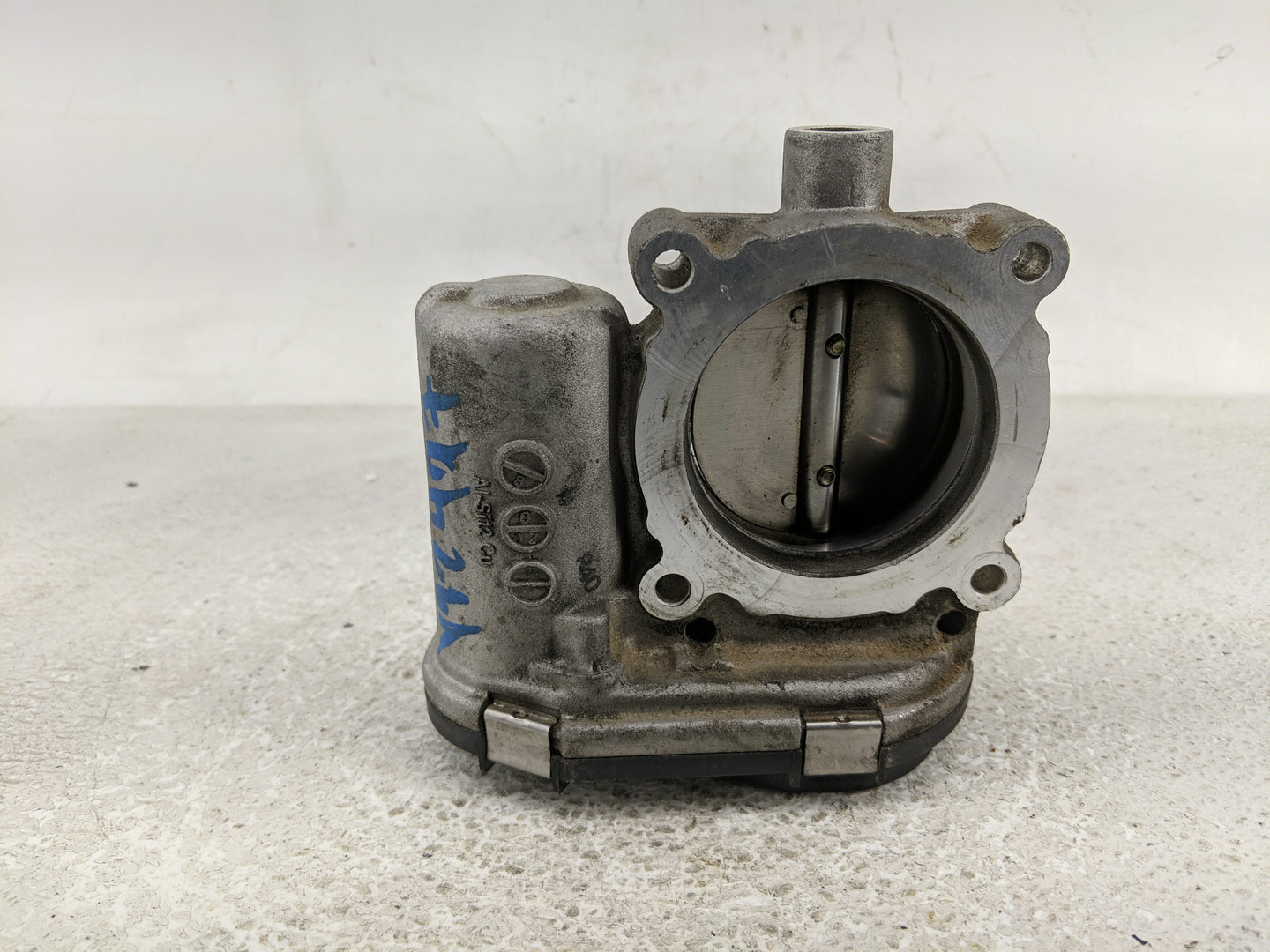 2012-2013 Ford Focus Throttle Body P/N:0 280 750 585 Fits Fits 2012 2013 2014 2015 2016 2017 OEM Used Auto Parts - Oemusedau