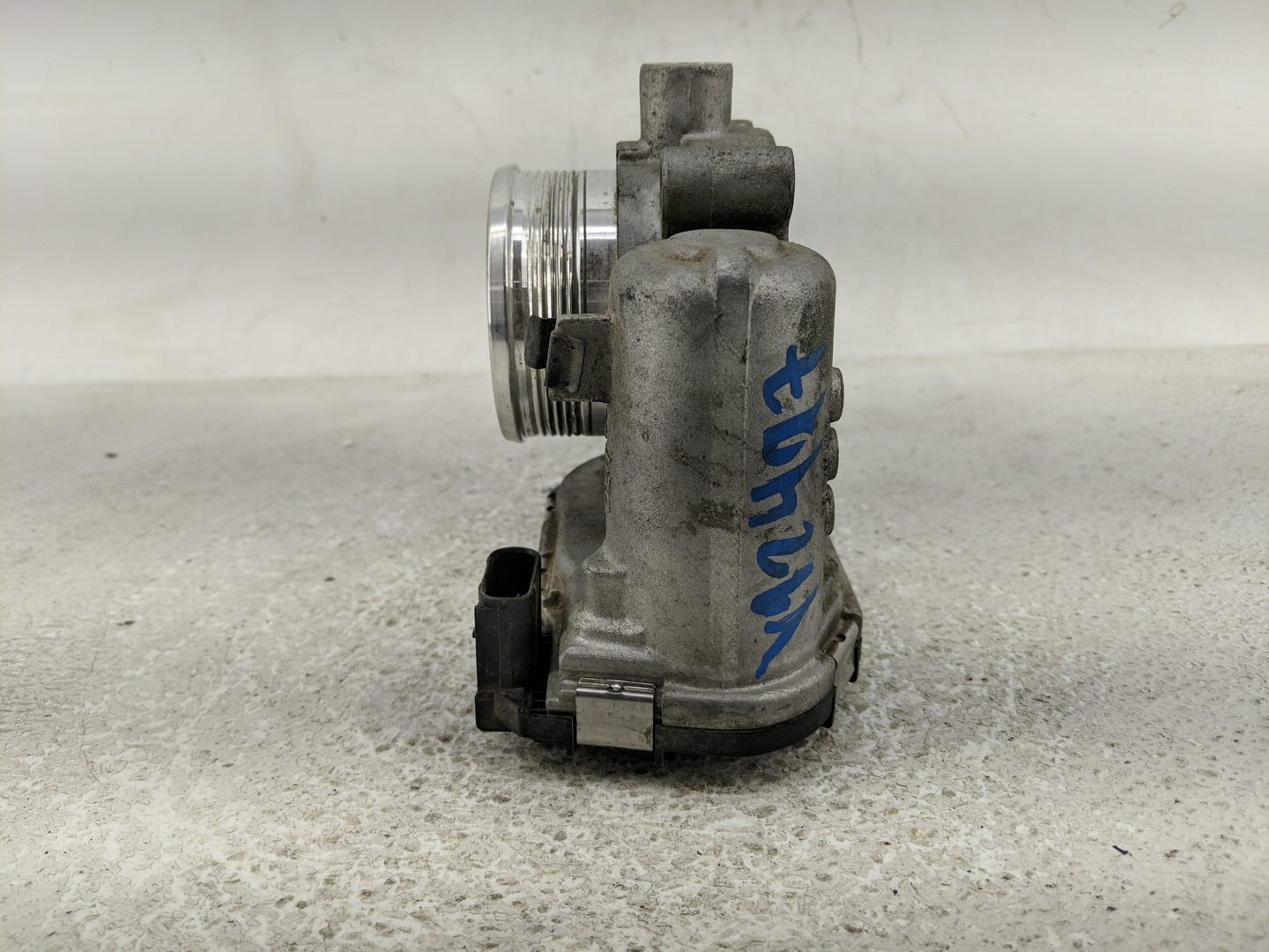 2012-2013 Ford Focus Throttle Body P/N:0 280 750 585 Fits Fits 2012 2013 2014 2015 2016 2017 OEM Used Auto Parts - Oemusedau