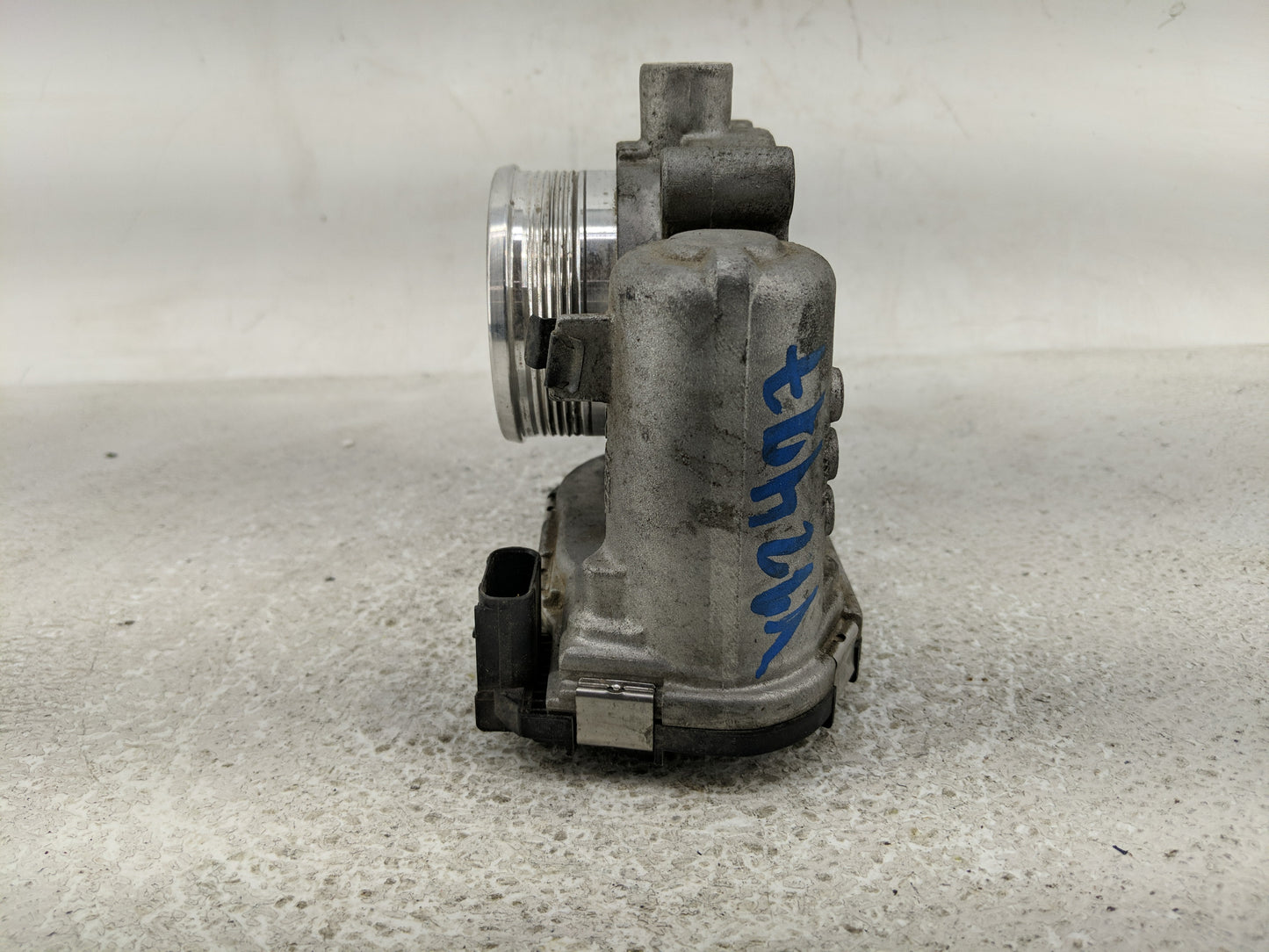 2012-2013 Ford Focus Throttle Body P/N:0 280 750 585 Fits Fits 2012 2013 2014 2015 2016 2017 OEM Used Auto Parts - Oemusedau