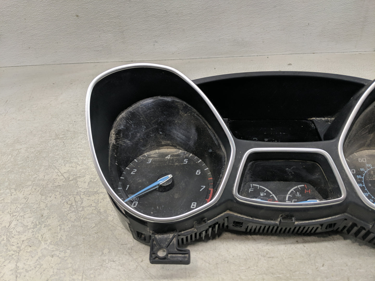 2013-2014 Ford Focus Instrument Cluster Speedometer Gauges Fits Fits 2013 2014 OEM Used Auto Parts - Oemusedautoparts1.com