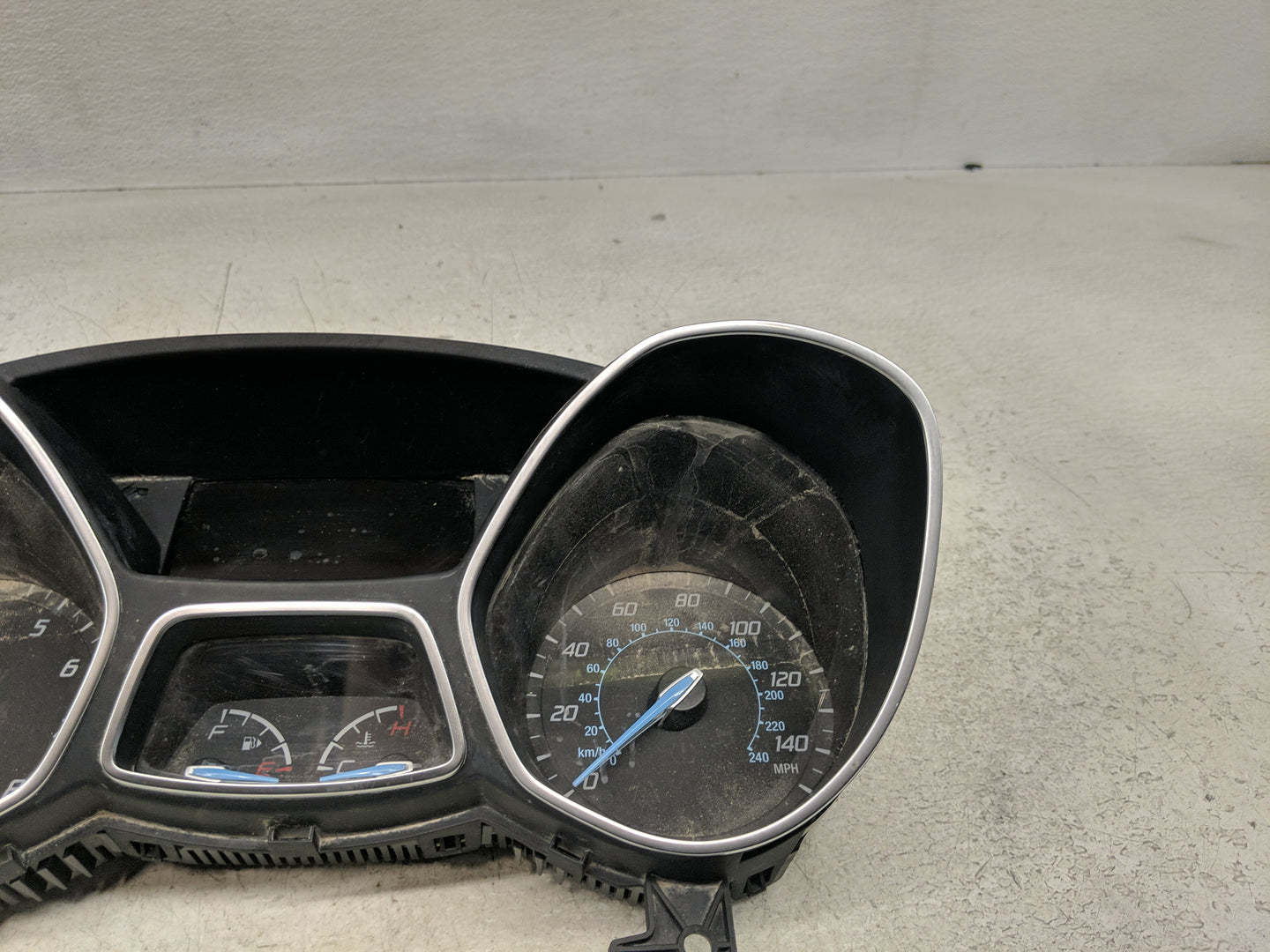2013-2014 Ford Focus Instrument Cluster Speedometer Gauges Fits Fits 2013 2014 OEM Used Auto Parts - Oemusedautoparts1.com