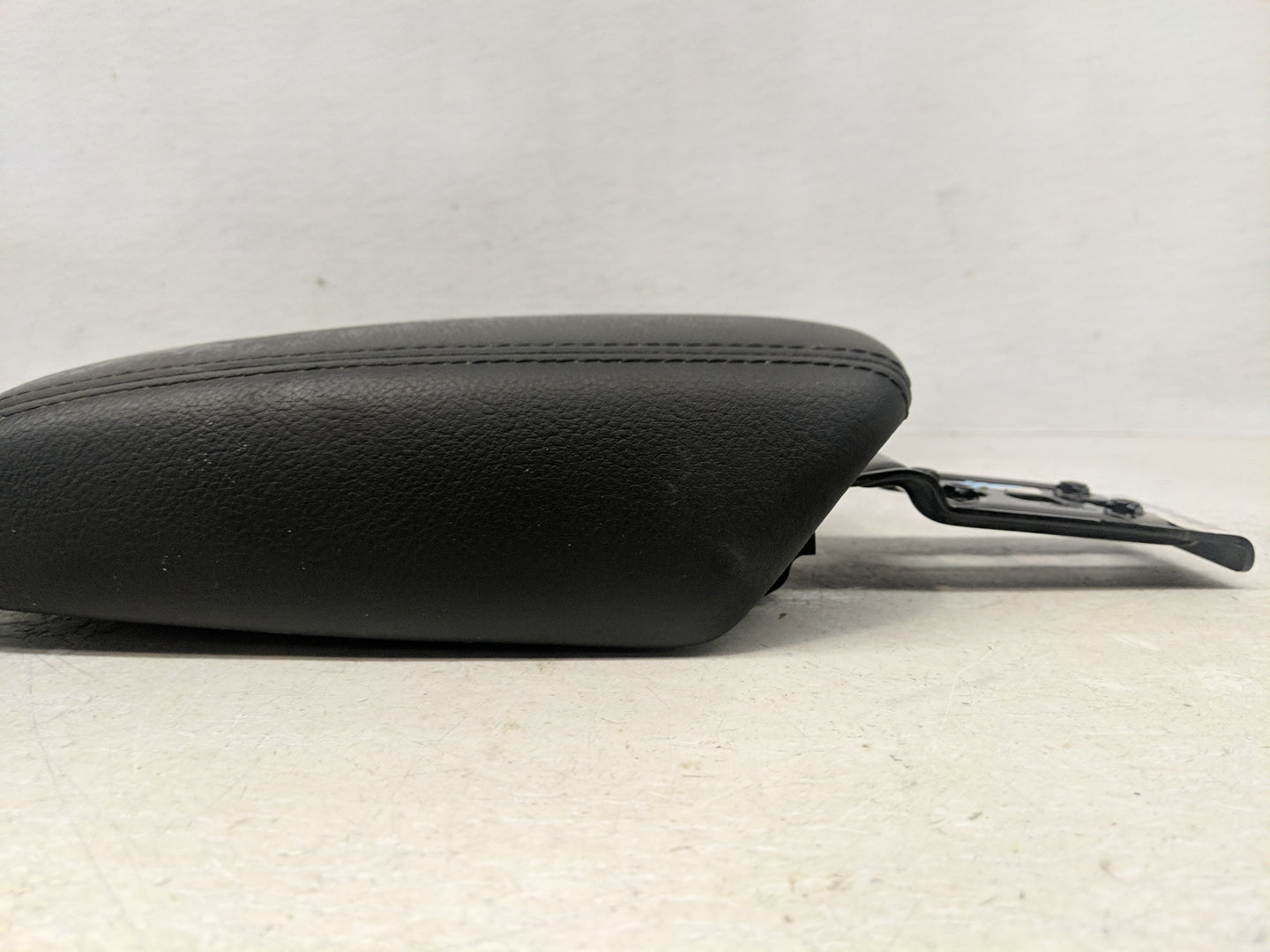 2013 Ford Focus Center Console Armrest Cover Lid Fits OEM Used Auto Parts - Oemusedautoparts1.com