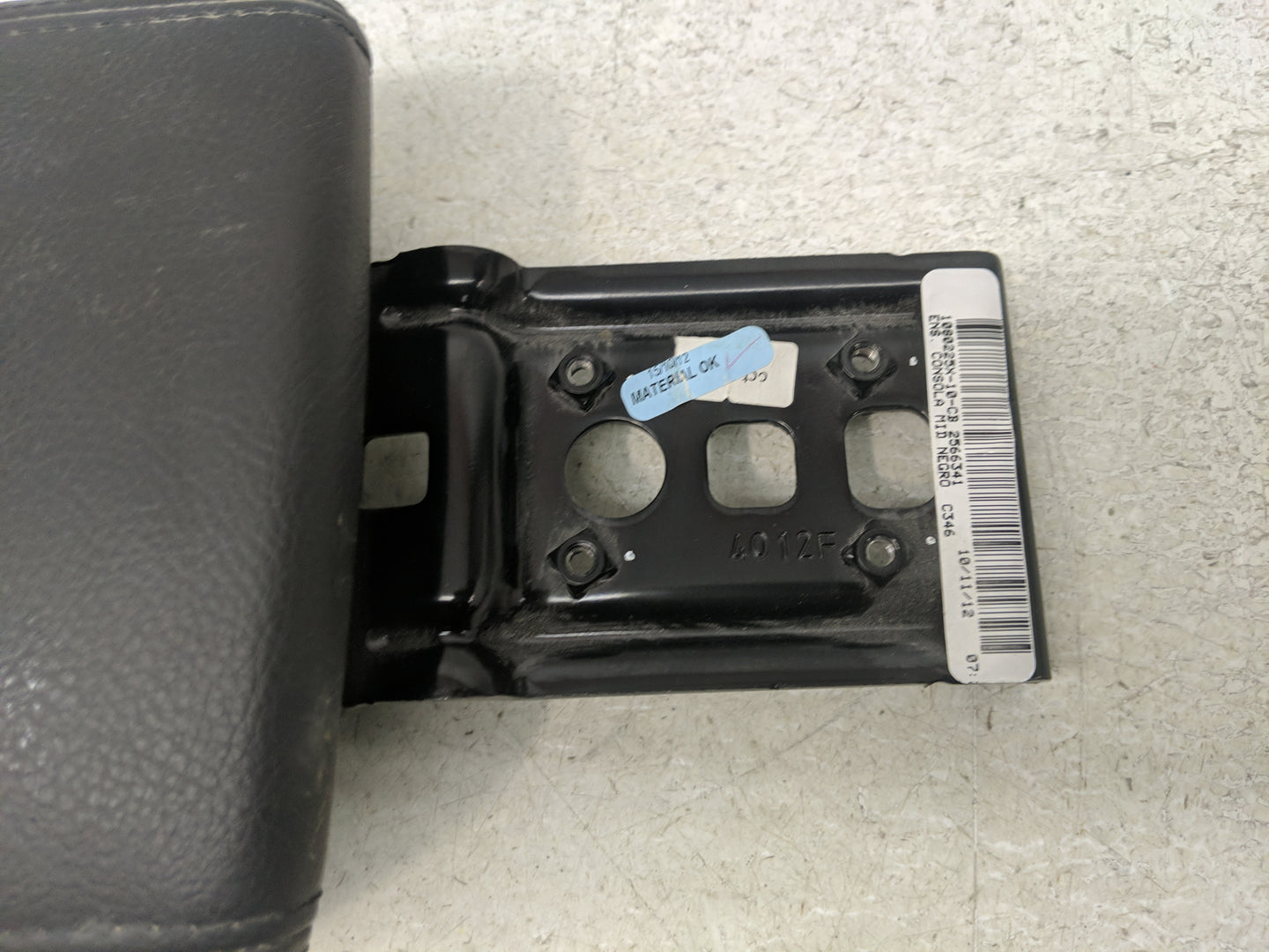 2013 Ford Focus Center Console Armrest Cover Lid Fits OEM Used Auto Parts - Oemusedautoparts1.com