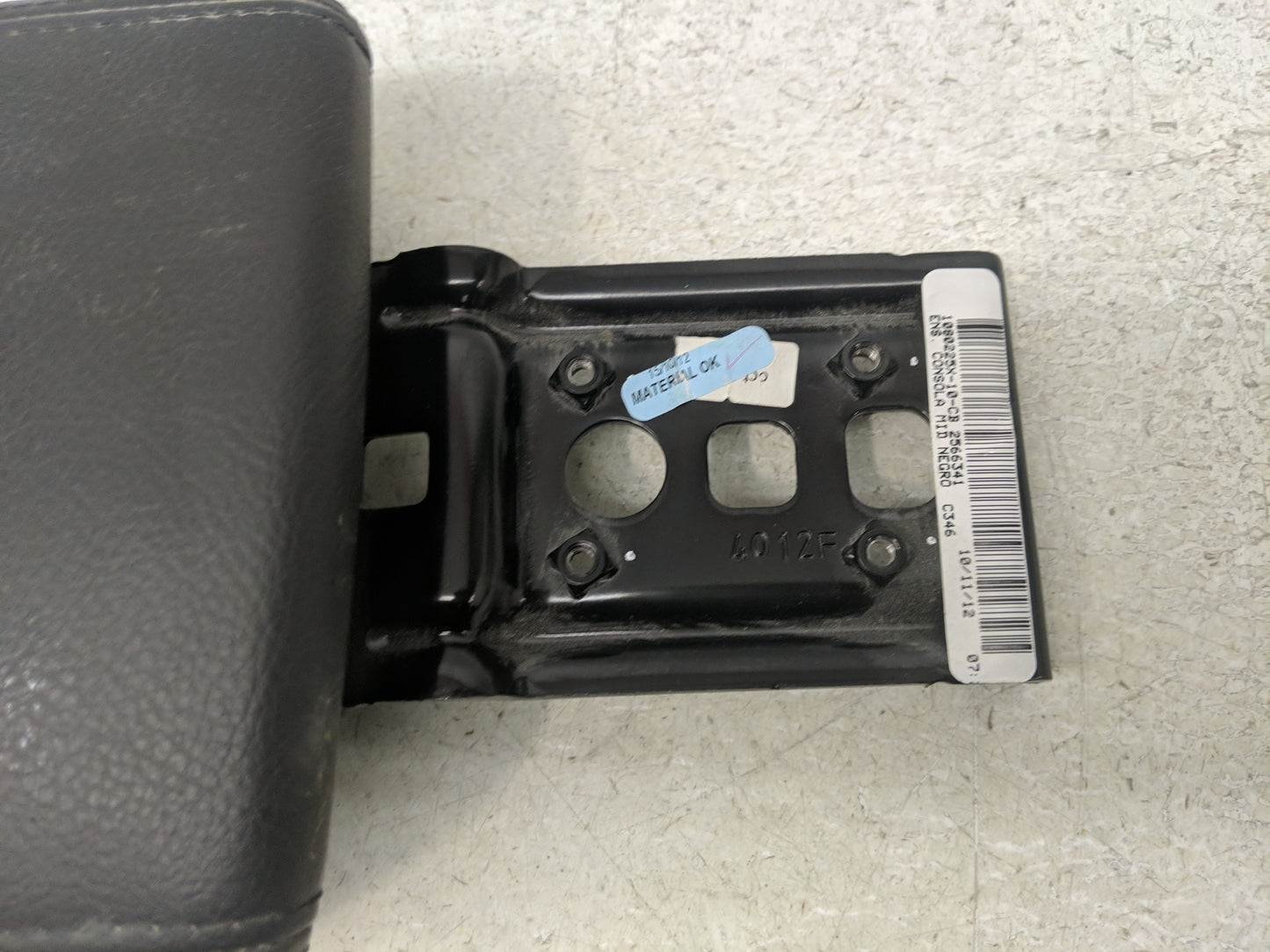 2013 Ford Focus Center Console Armrest Cover Lid Fits OEM Used Auto Parts - Oemusedautoparts1.com