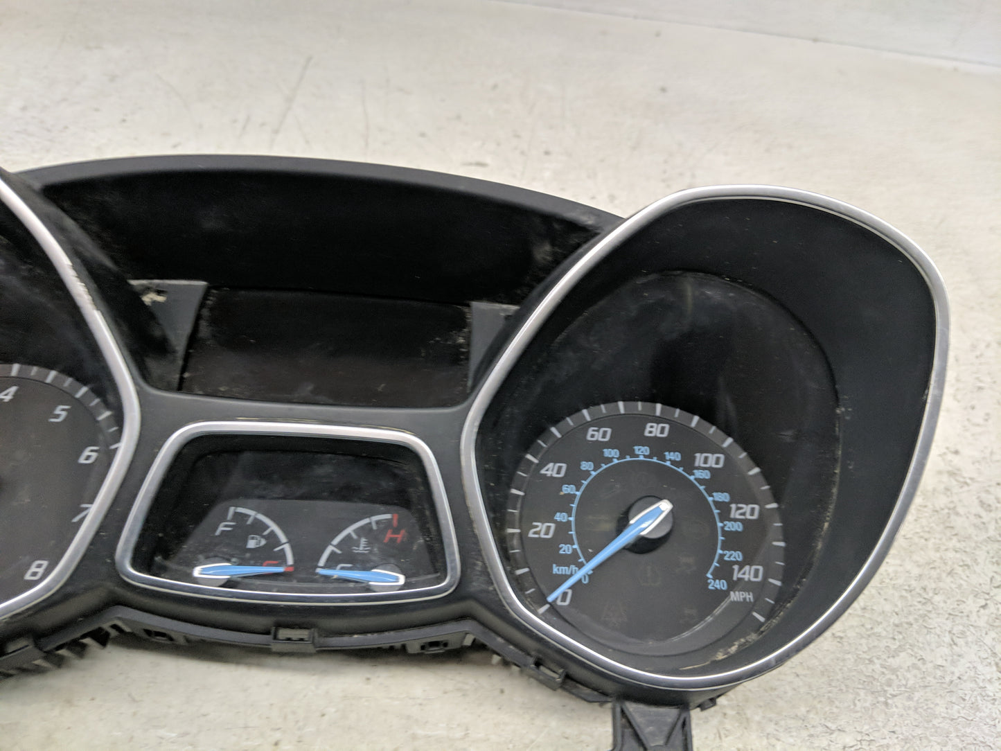 2013-2014 Ford Focus Instrument Cluster Speedometer Gauges P/N:CM5T-10849-CTB Fits Fits 2013 2014 OEM Used Auto Parts - Oemu