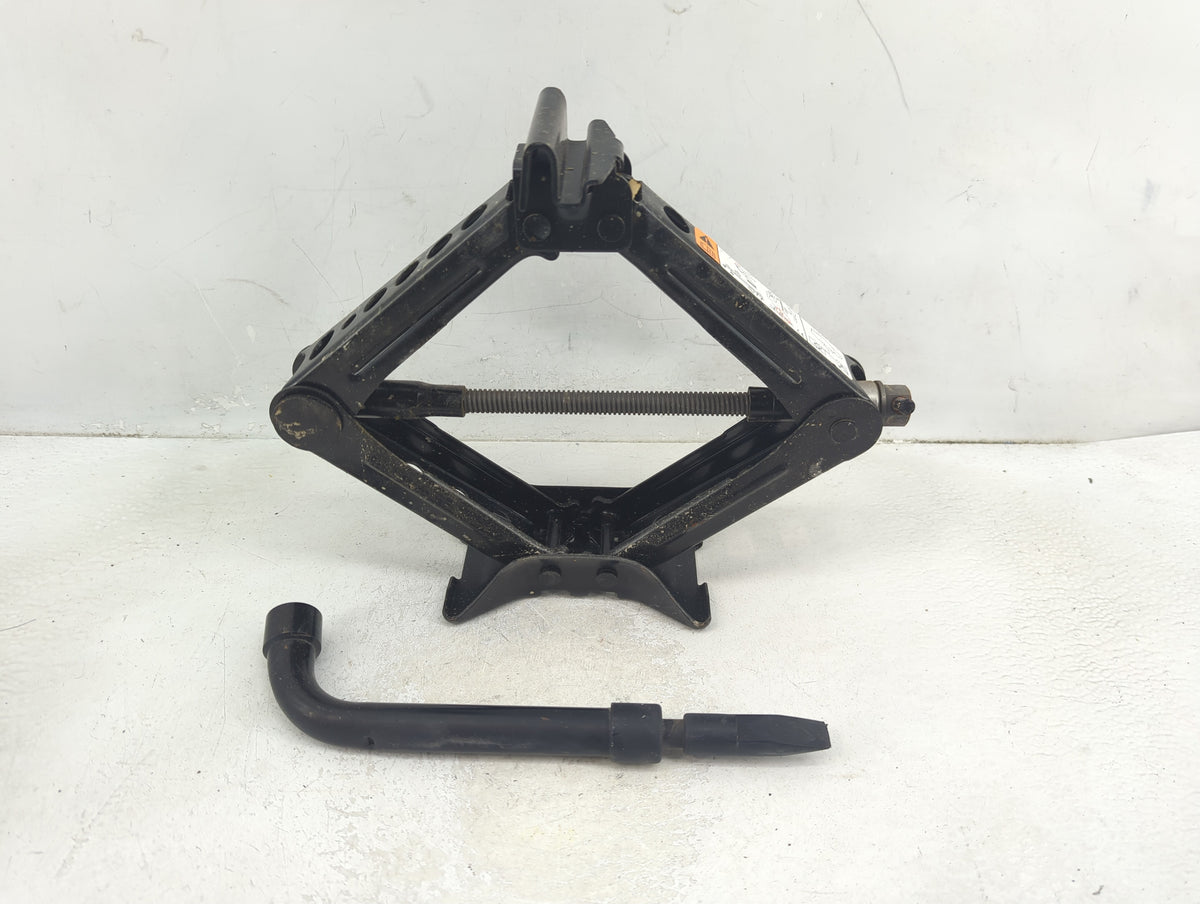 2013 Ford Focus Spare Scissor Car Jack 1390172 - Oemusedautoparts1.com