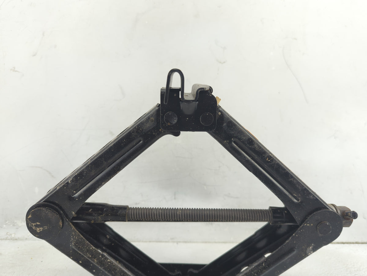 2013 Ford Focus Spare Scissor Car Jack 1390172 - Oemusedautoparts1.com