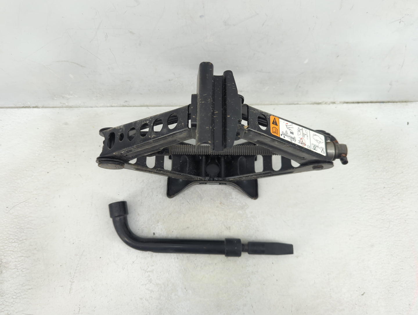 2013 Ford Focus Spare Scissor Car Jack - Oemusedautoparts1.com