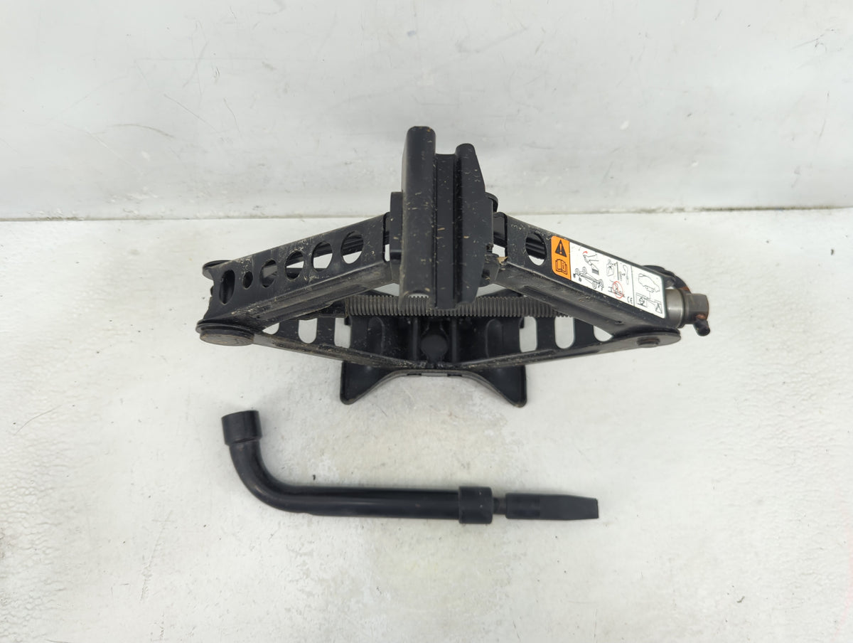 2013 Ford Focus Spare Scissor Car Jack 1390172 - Oemusedautoparts1.com
