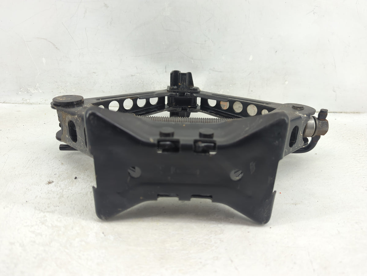 2013 Ford Focus Spare Scissor Car Jack 1390172 - Oemusedautoparts1.com