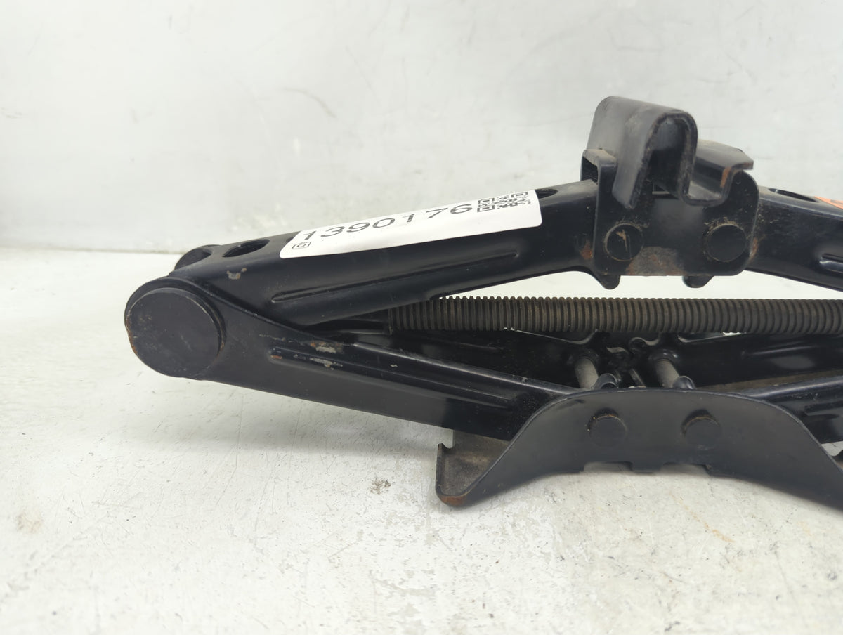 2013 Ford Focus Spare Scissor Car Jack 1390176 - Oemusedautoparts1.com